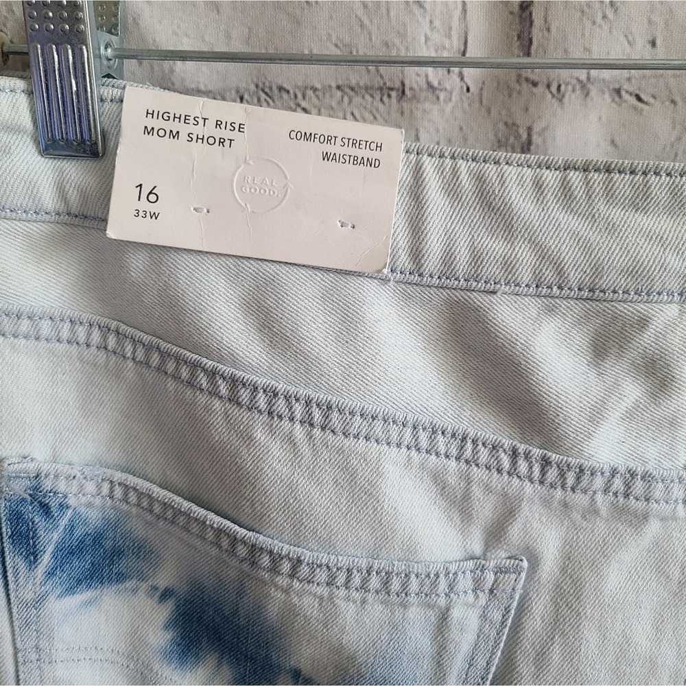 American Eagle Light Wash Highest Rise Denim Mom Short NWT Size 16 - Picture 9 of 13